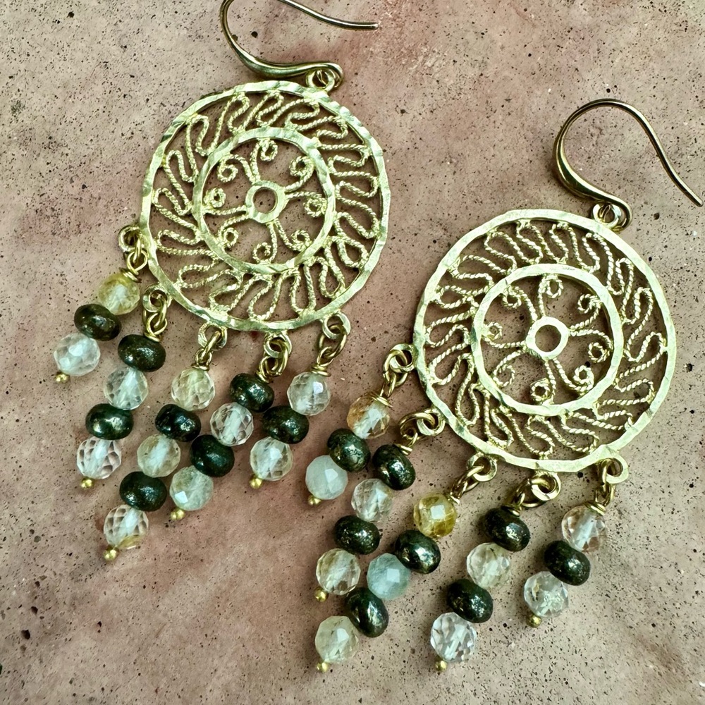 Handmade gemstone filagree earrings. - Picture 3 of 8